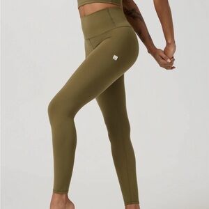 Vuori AllTheFeels Leggings in olive green, size L